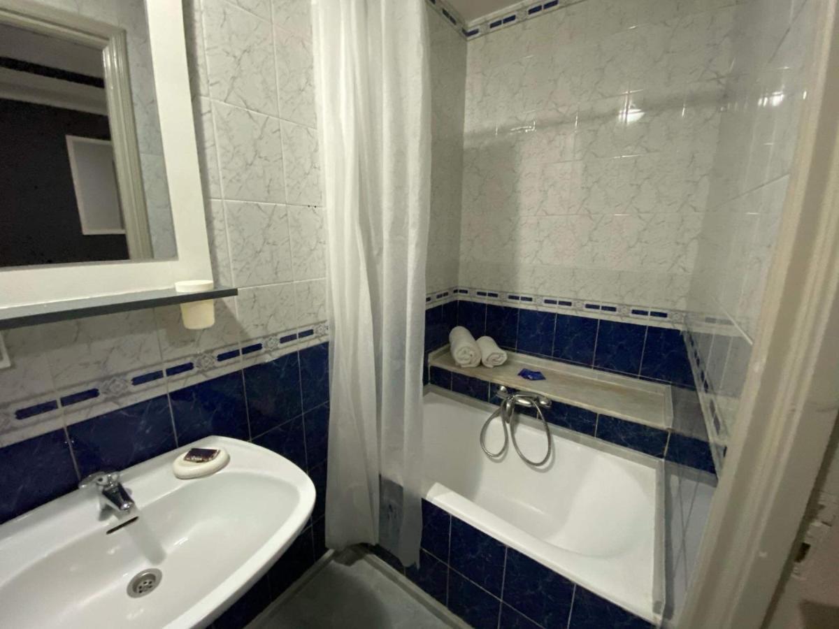 Hotel Le Calife Tunis Bagian luar foto